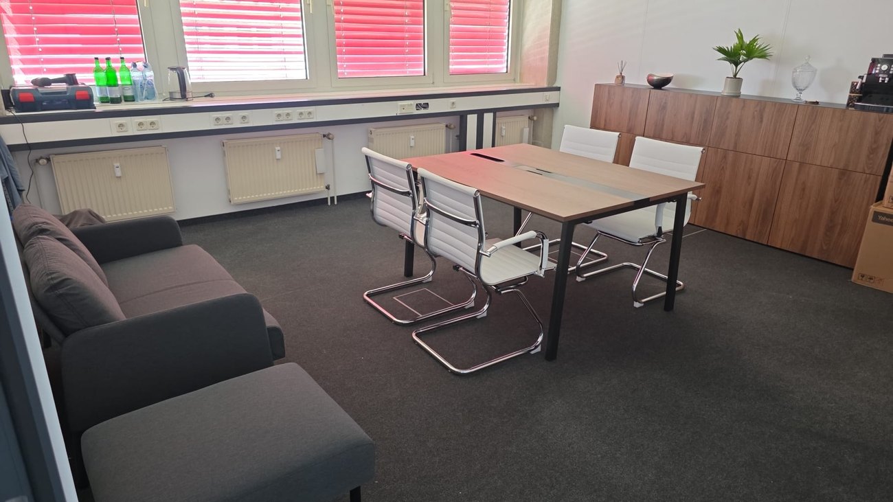 Besprechungsraum und Büro in Kelsterbach